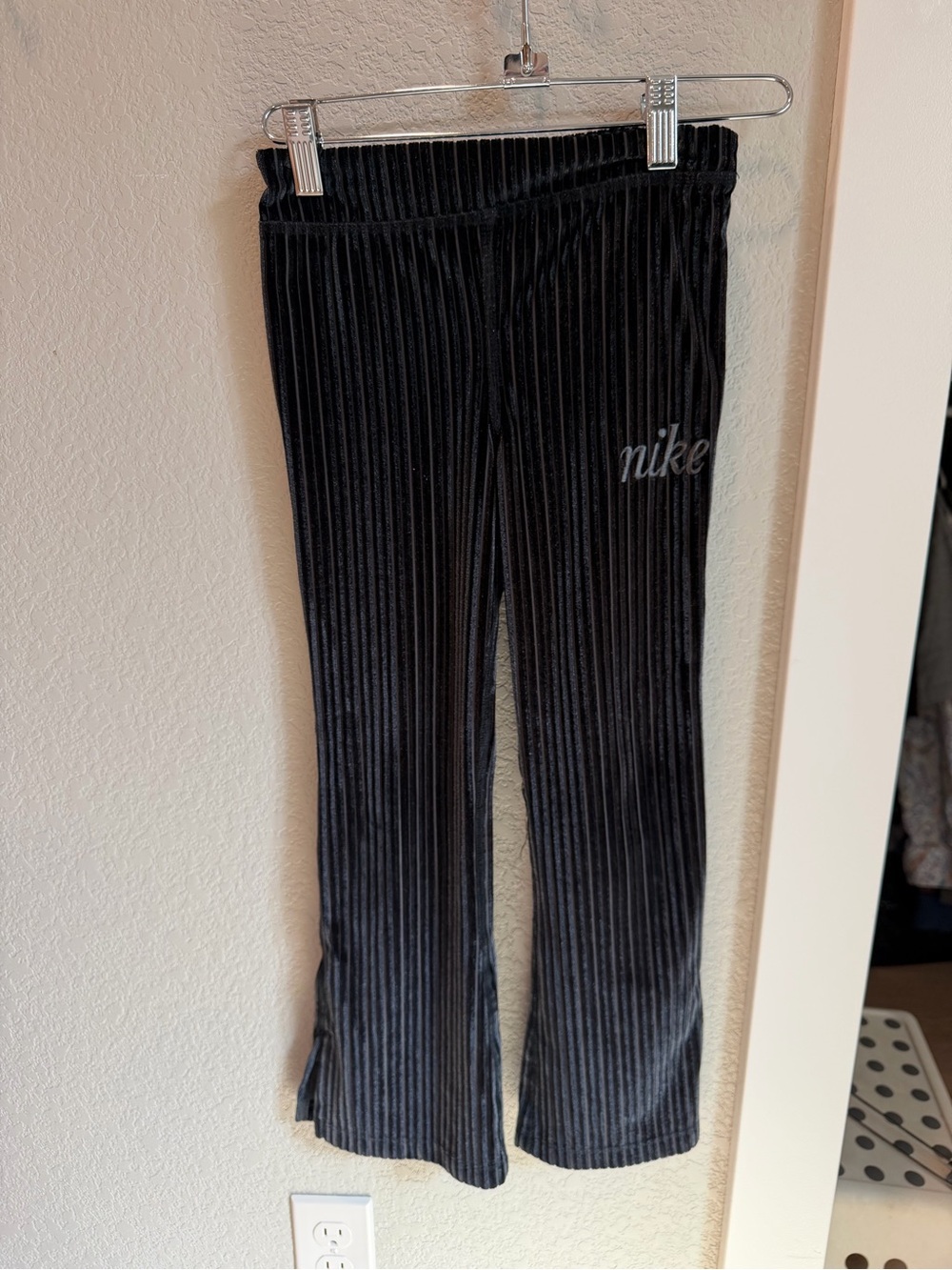 Nike Black Ribbed Velvet Kids' Flare Leggings